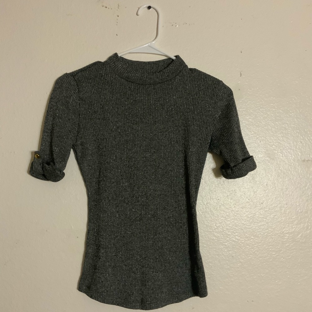Mid sleeve sweater